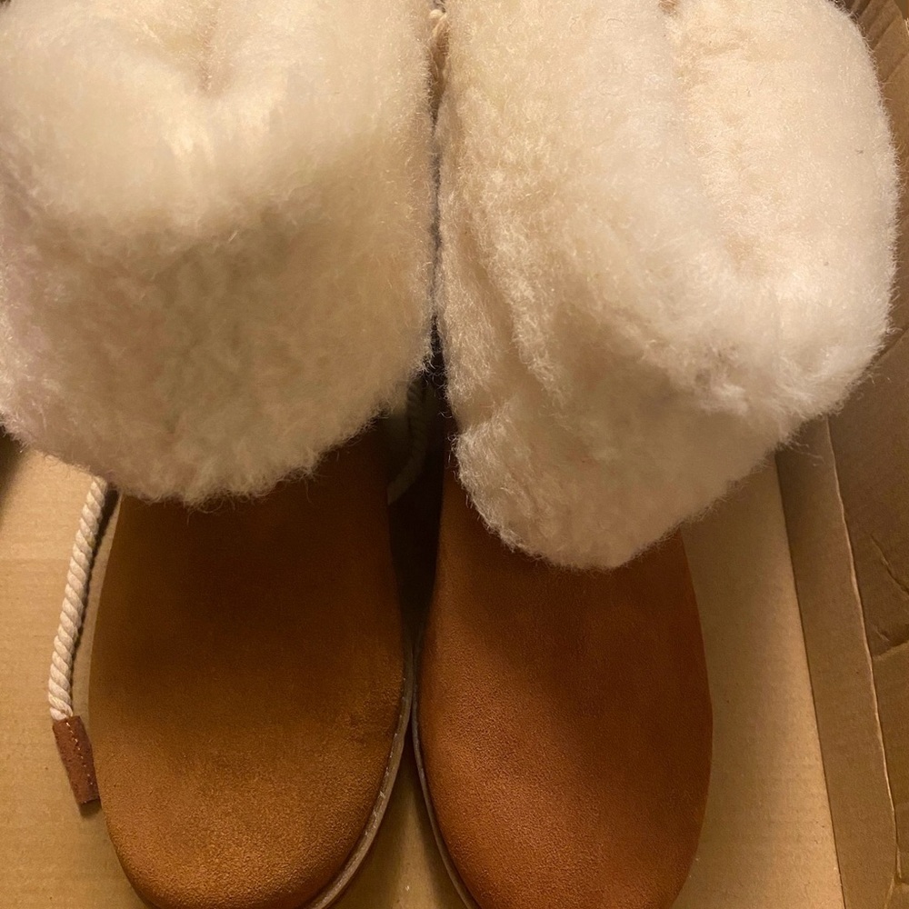 NWT Muk Lurks Cognac, Brown, Tan Winter Boots Women’s Sized 6